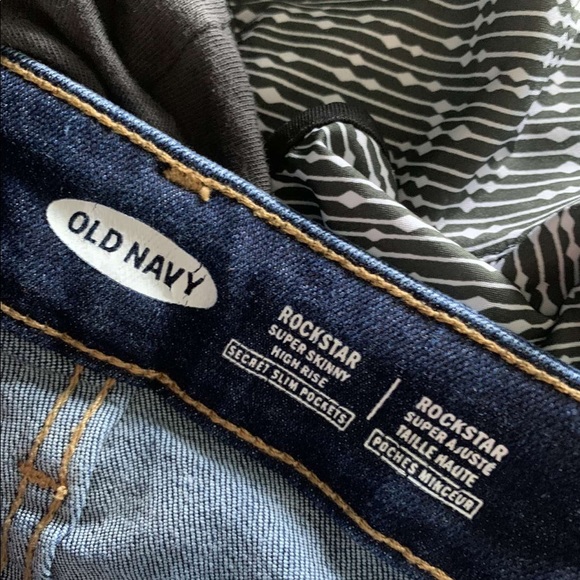Old Navy- rockstar, super skinny, high rise - Picture 5 of 5